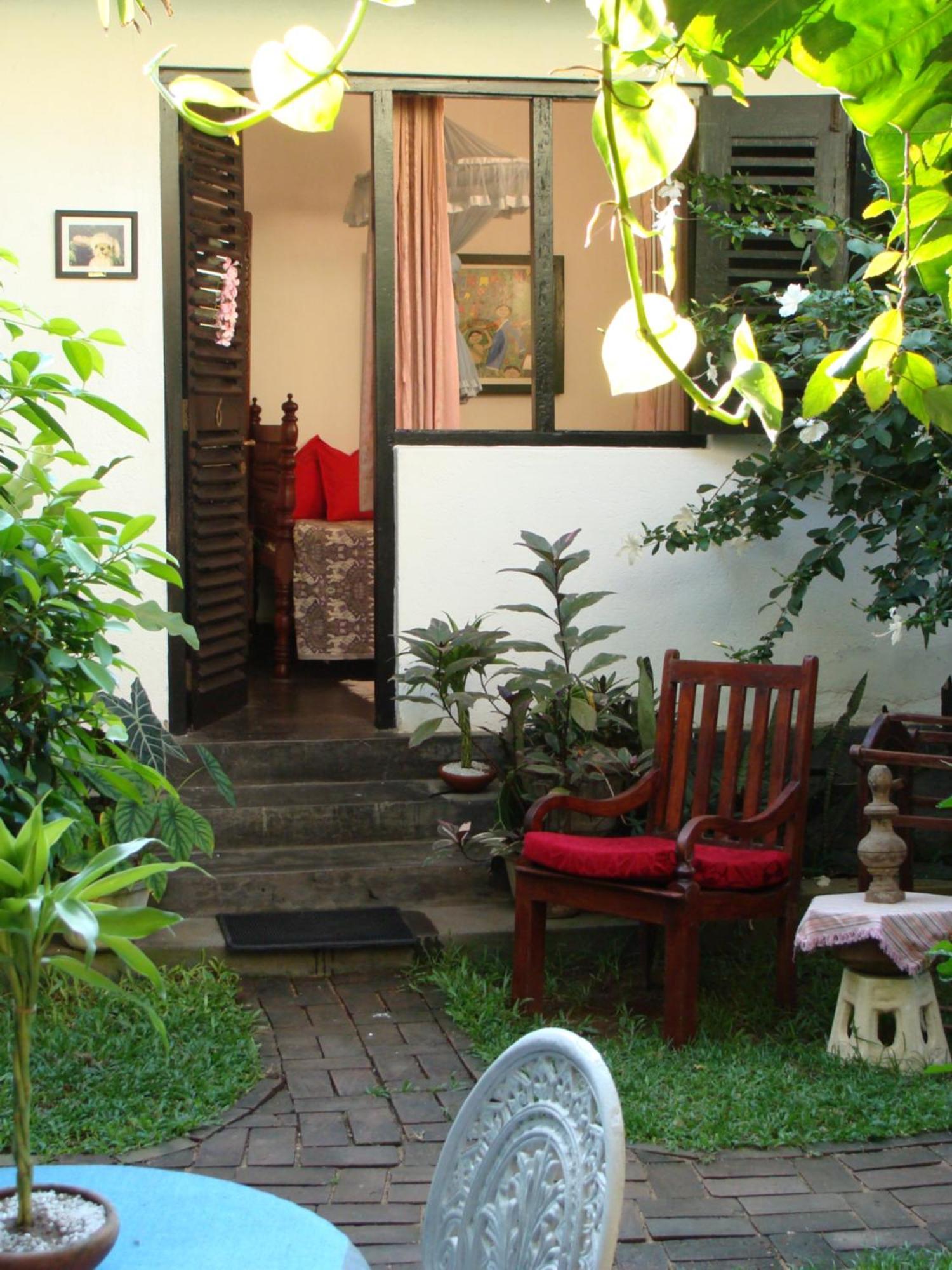 The Icebear Guesthouse Negombo Room photo