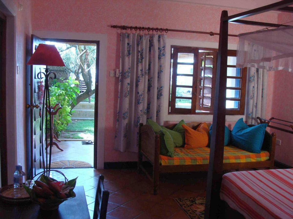 The Icebear Guesthouse Negombo Exterior photo