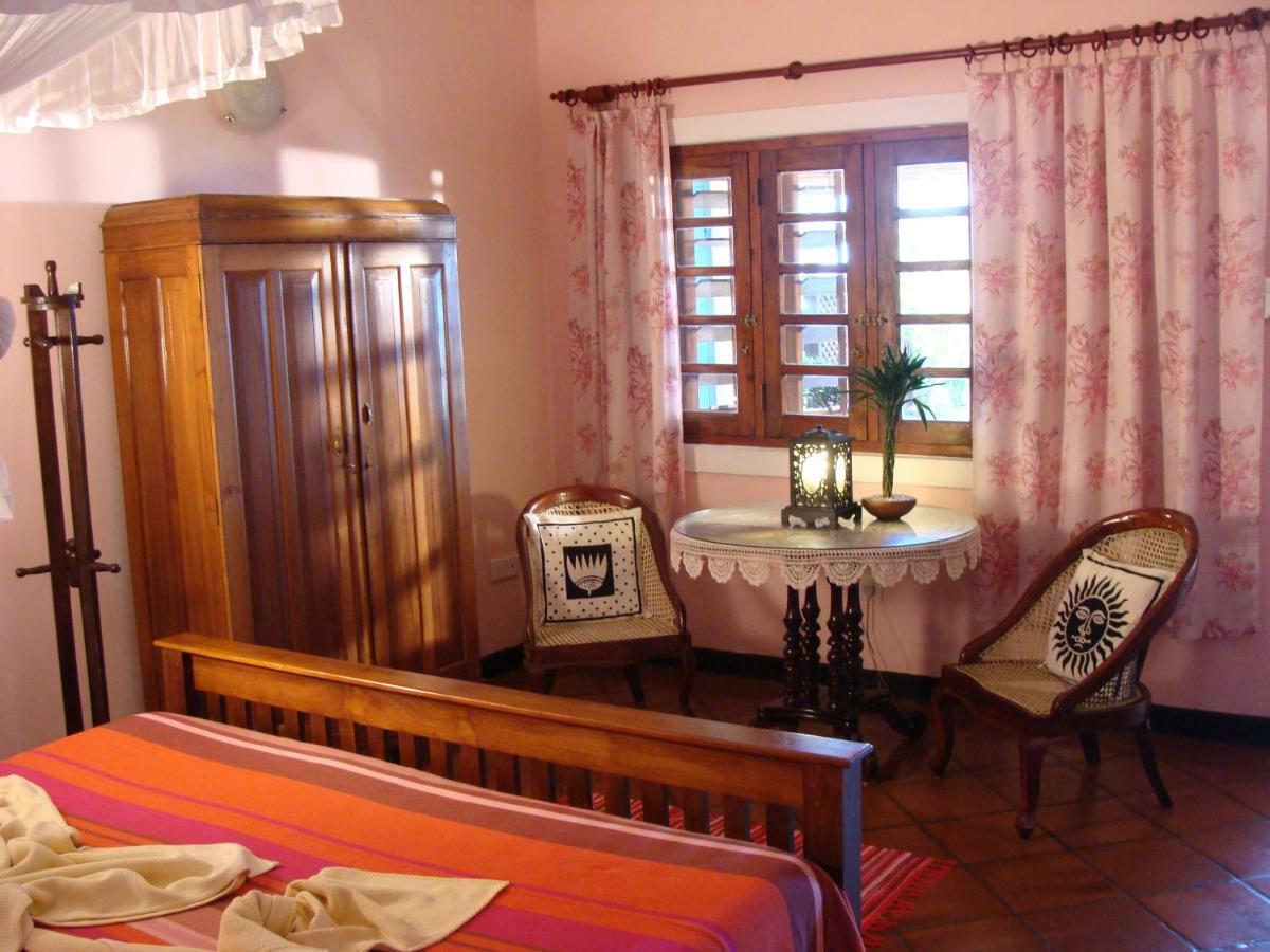 The Icebear Guesthouse Negombo Exterior photo